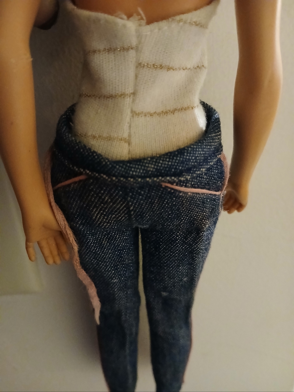 Vintage Barbie With Bendable Knees In Vintage Barbie Branded Outfit - Picture 6 of 6